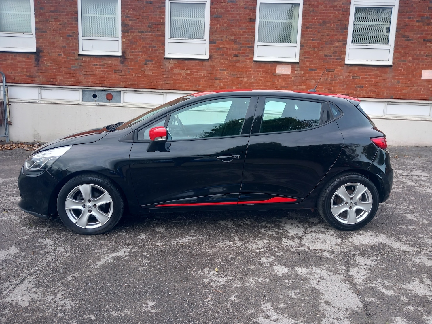 Used Renault Clio 2015 for sale - 76412663: Photo 4