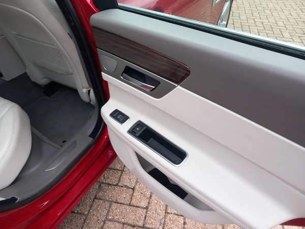 Used Jaguar XF 2016 for sale - 76090051: Photo 17