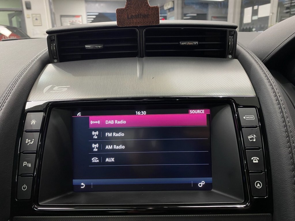 Used Jaguar F-Type 2015 for sale - 77153081: Photo 45