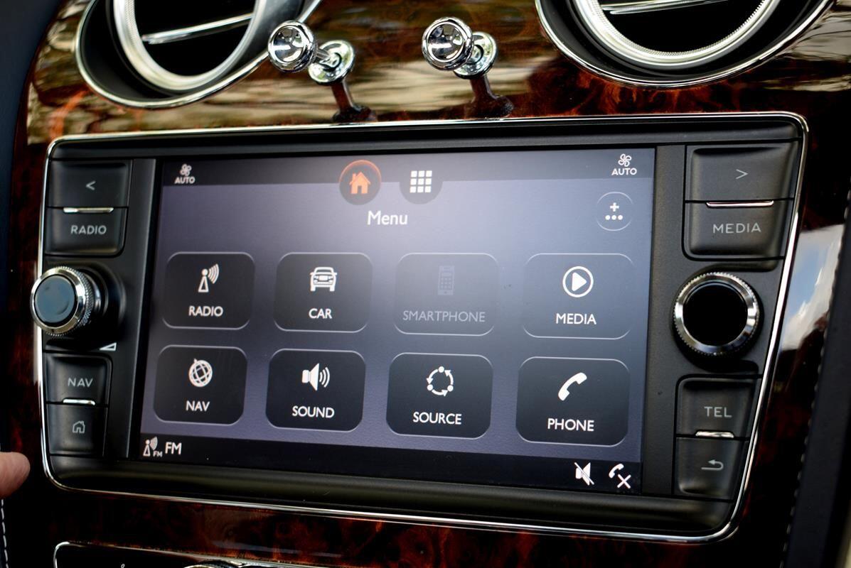 Used Bentley Bentayga 2016 for sale - 78171133: Photo 14