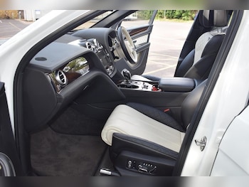 Used Bentley Bentayga 2017 for sale - 75213757: Photo