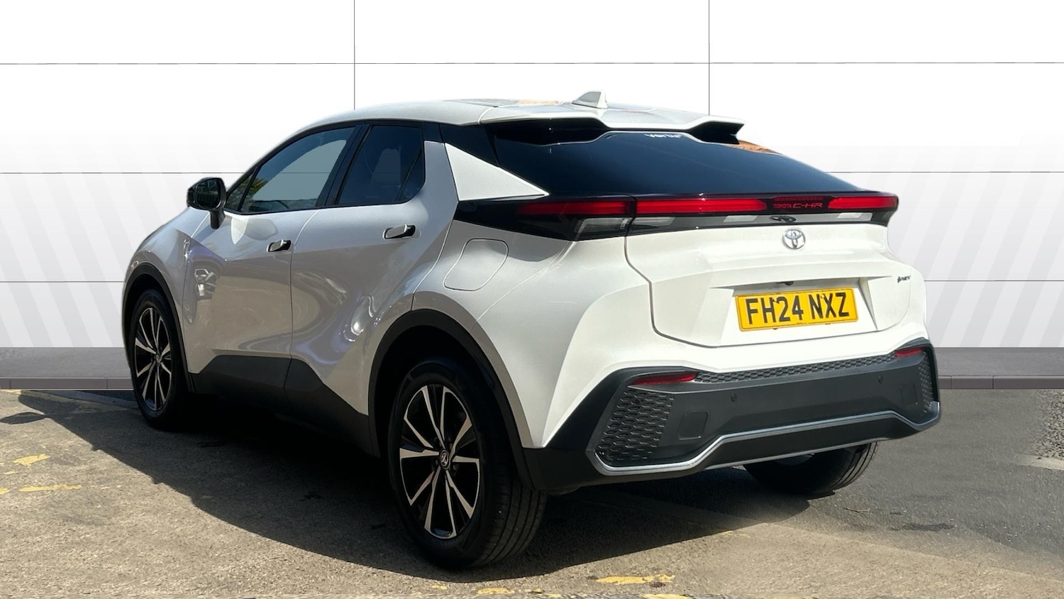 Used Toyota C-HR 2024 for sale - 78198685: Photo 2