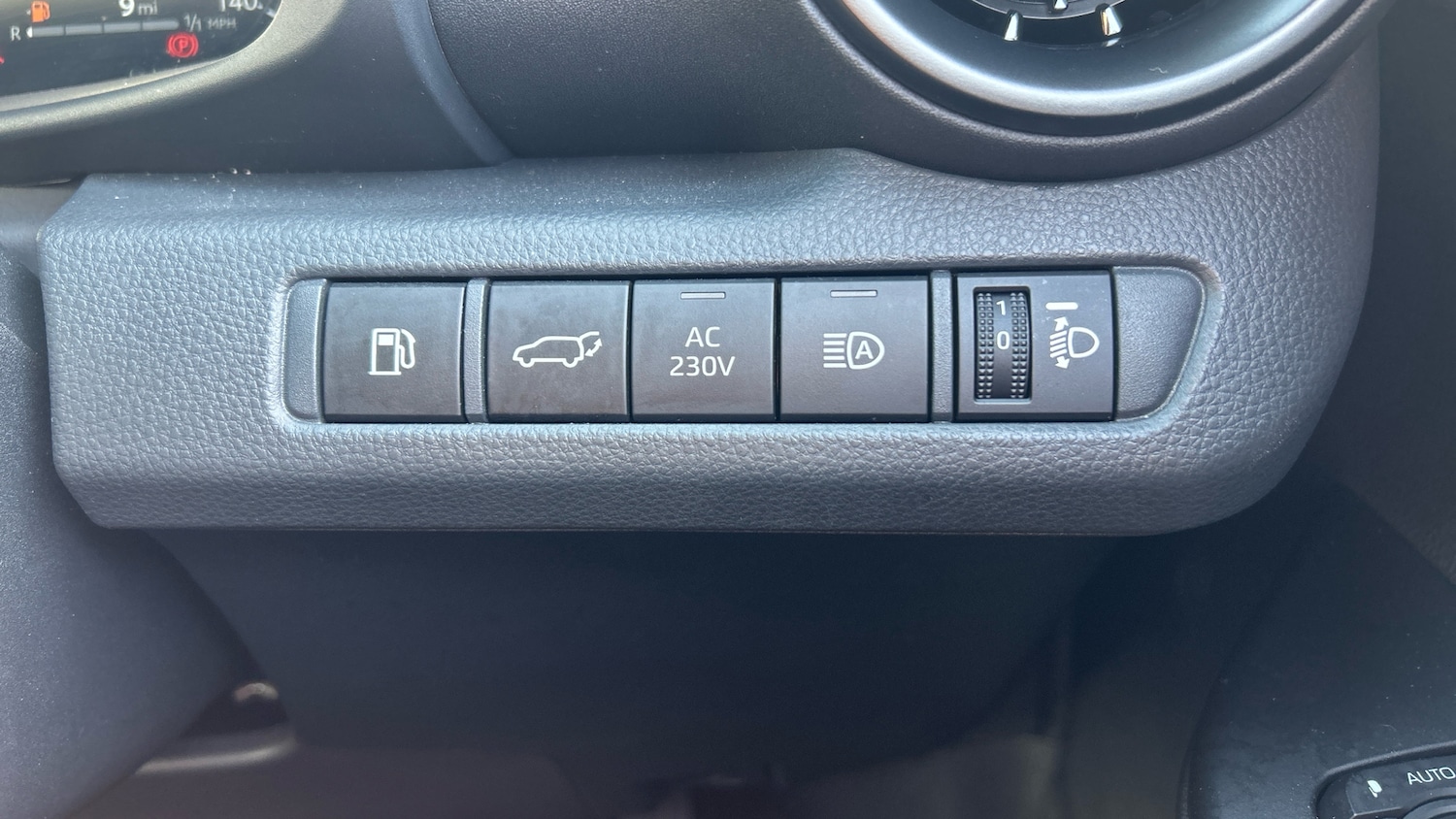 Used Toyota C-HR 2024 for sale - 78198685: Photo 29