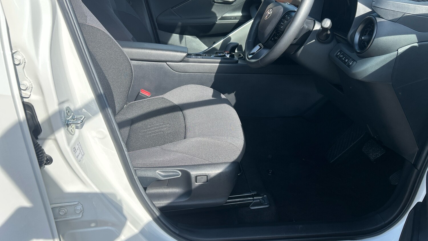 Used Toyota C-HR 2024 for sale - 78198685: Photo 31