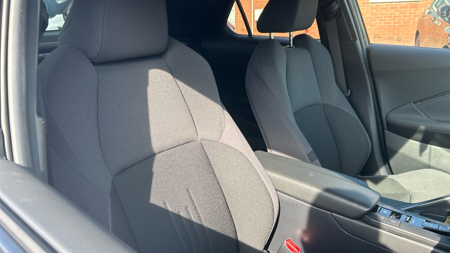 Used Toyota C-HR 2024 for sale - 78198685: Photo 32