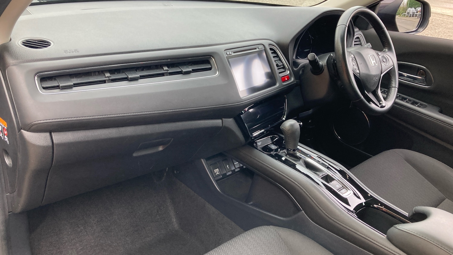 Used Honda HR-V 2018 for sale - 77652934: Photo 2