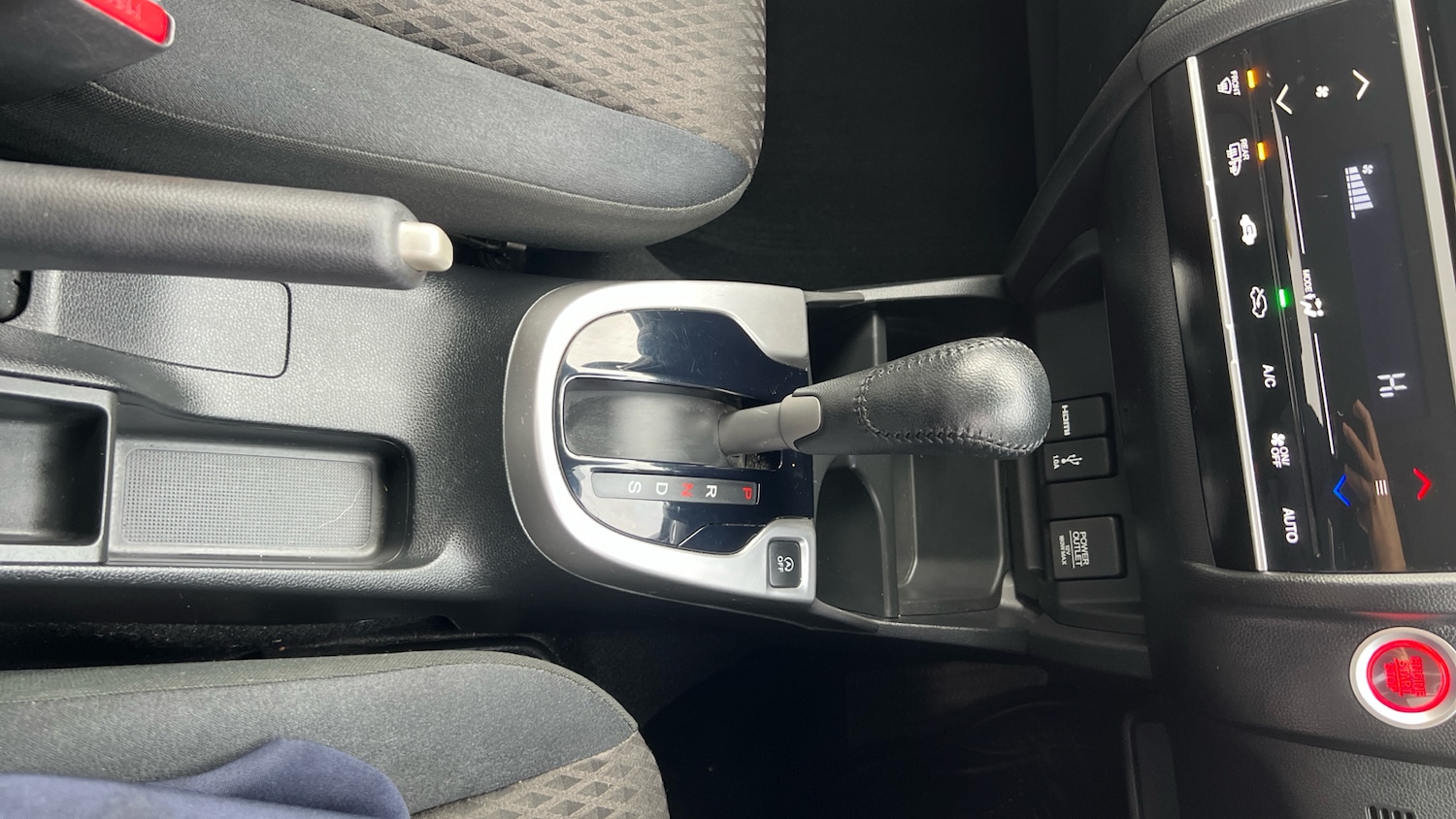 Used Honda Jazz 2018 for sale - 76490440: Photo 32