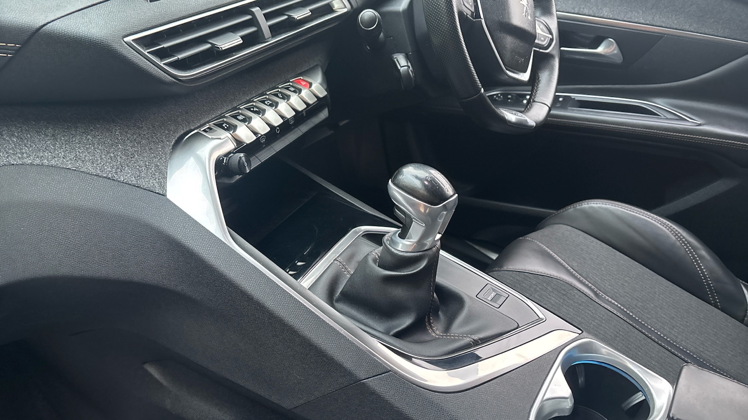 Used Peugeot 3008 2017 for sale - 77023275: Photo 13