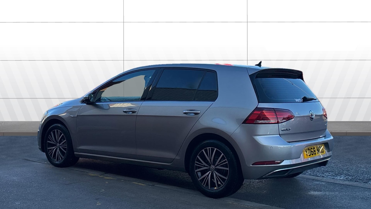 Used Volkswagen Golf 2019 for sale - 76705664: Photo 2