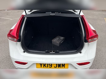 Used Volvo V40 2019 for sale - 75615678: Photo