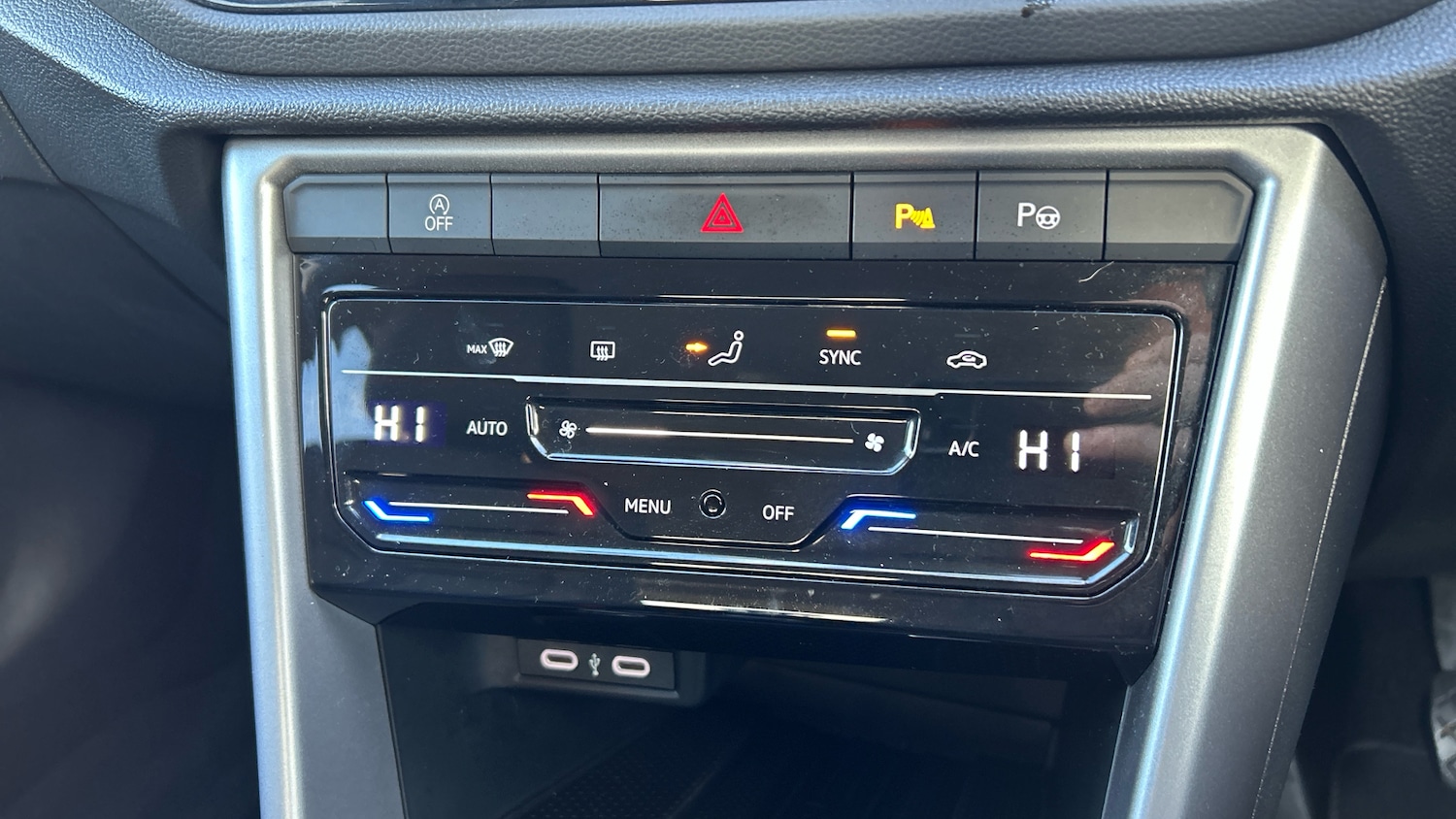 Used Volkswagen T-Roc 2025 for sale - 76877759: Photo 25