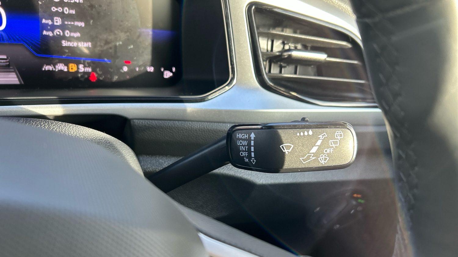 Used Volkswagen T-Roc 2025 for sale - 76877759: Photo 29