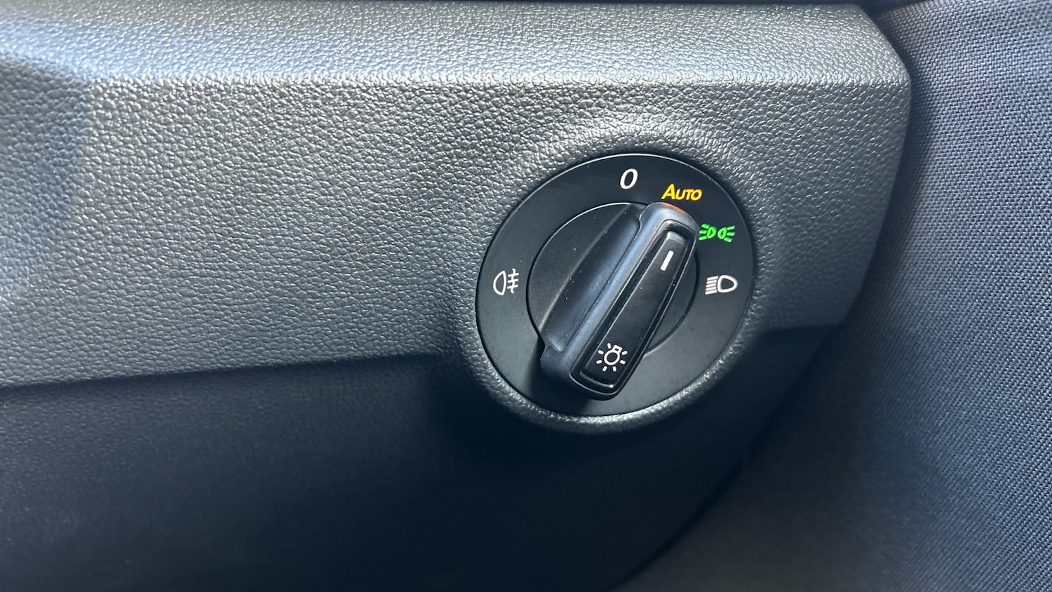 Used Volkswagen T-Roc 2025 for sale - 76877759: Photo 31