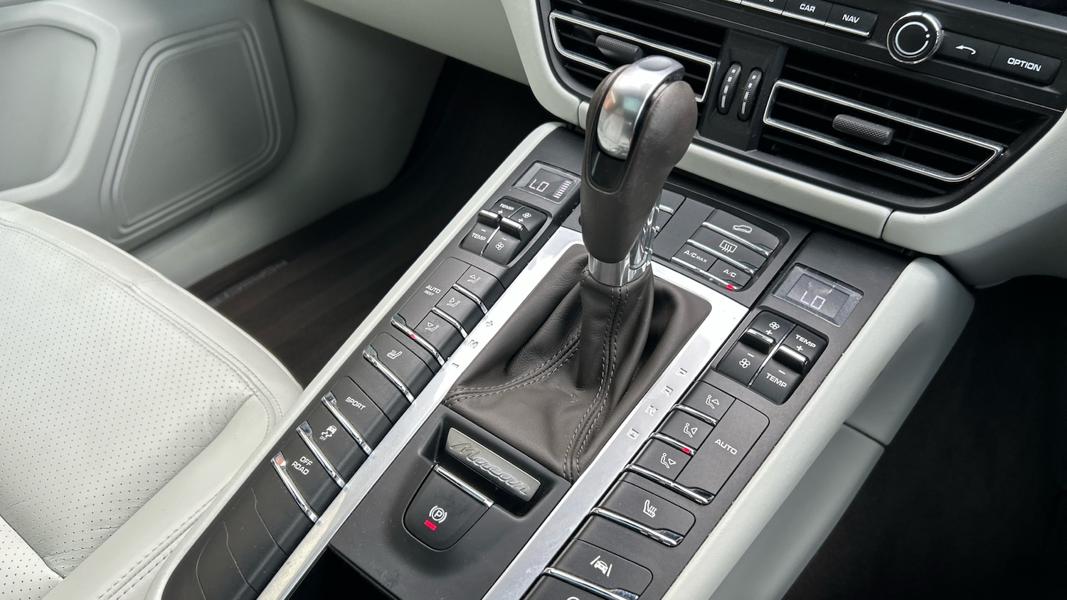 Used Porsche Macan 2020 for sale - 76891950: Photo 13