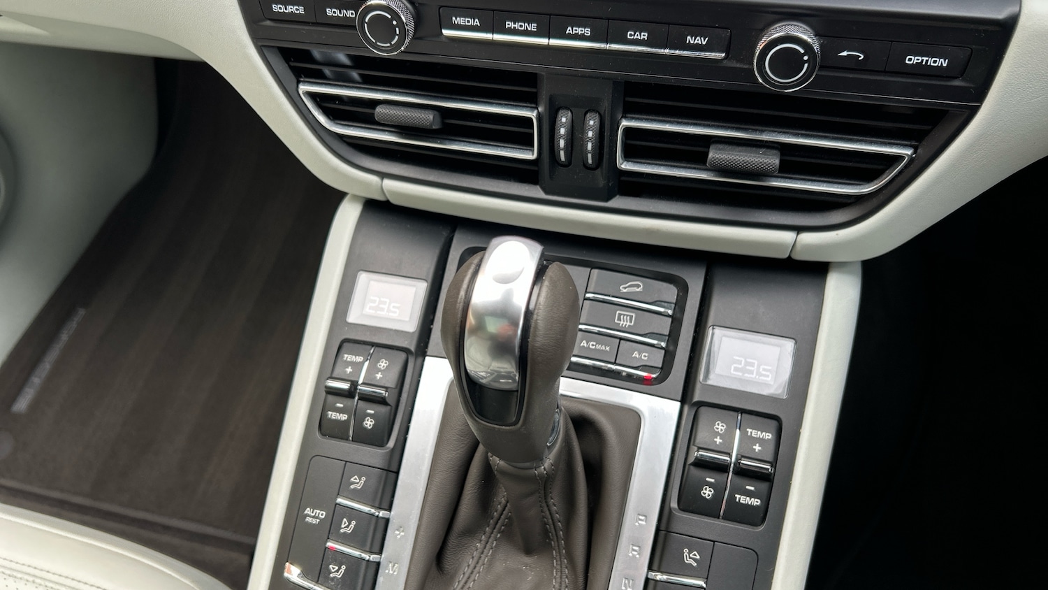 Used Porsche Macan 2020 for sale - 76891950: Photo 22