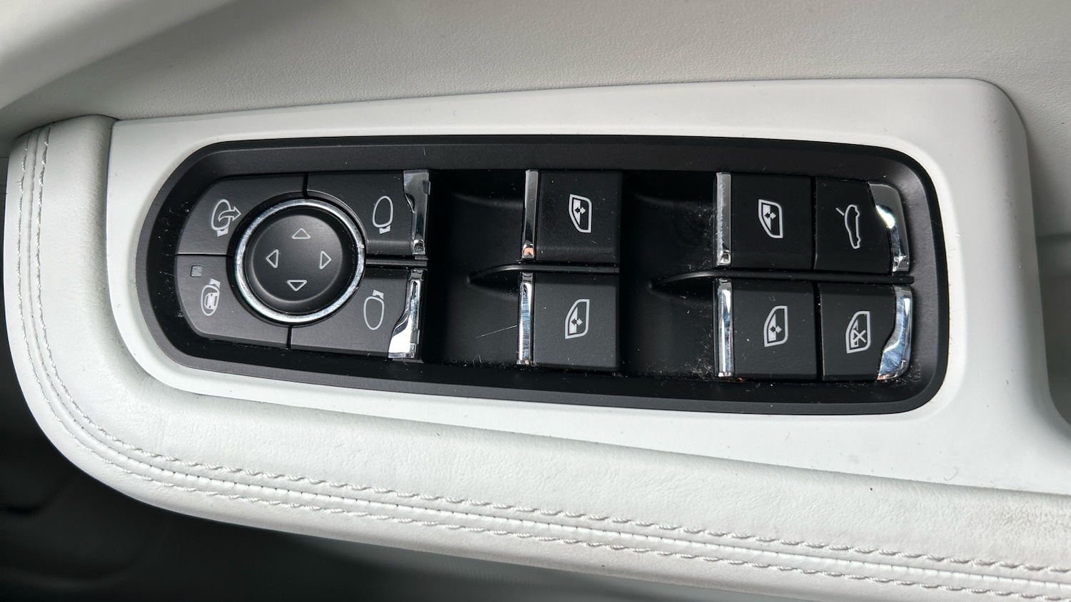 Used Porsche Macan 2020 for sale - 76891950: Photo 32