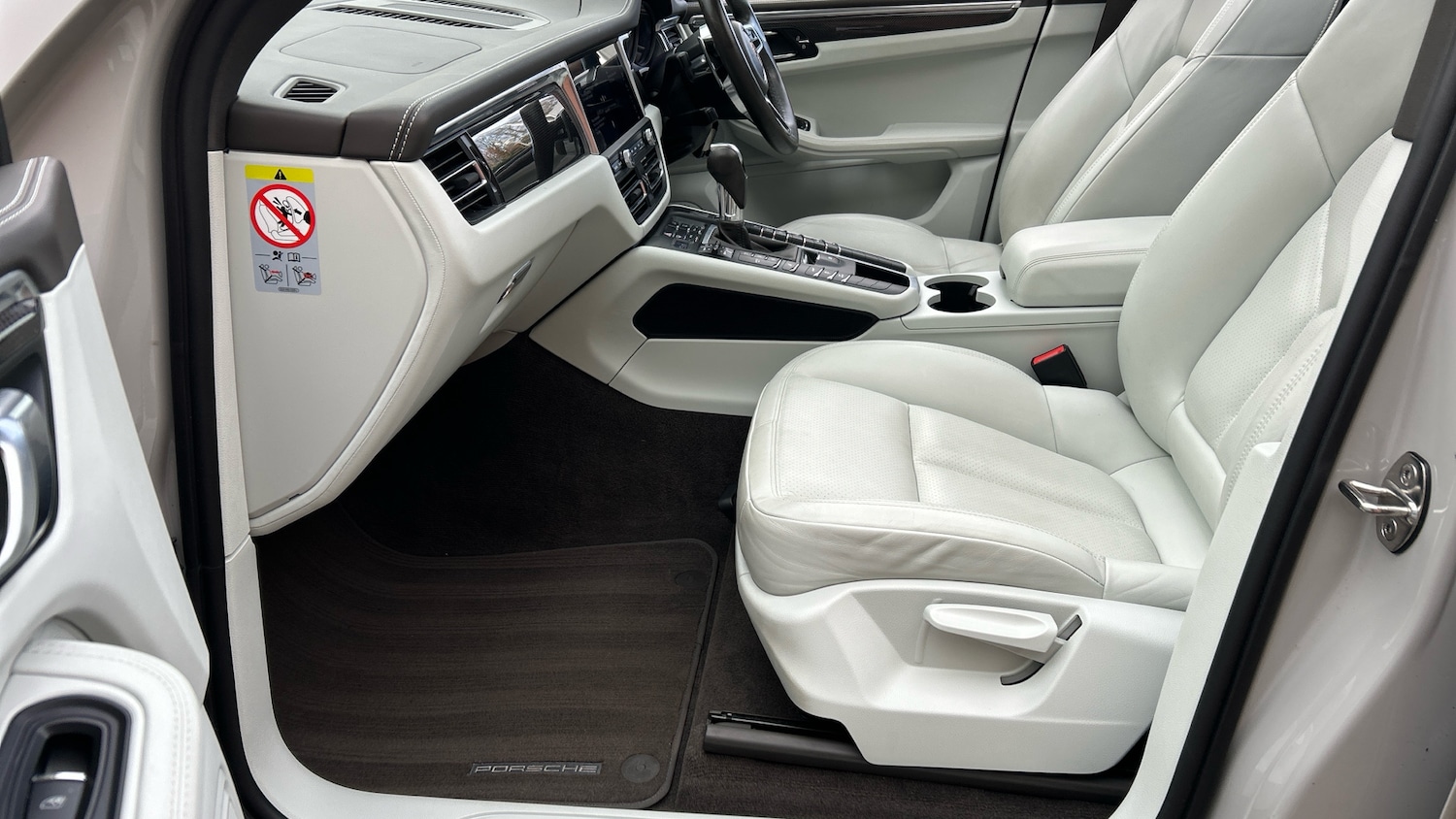 Used Porsche Macan 2020 for sale - 76891950: Photo 38