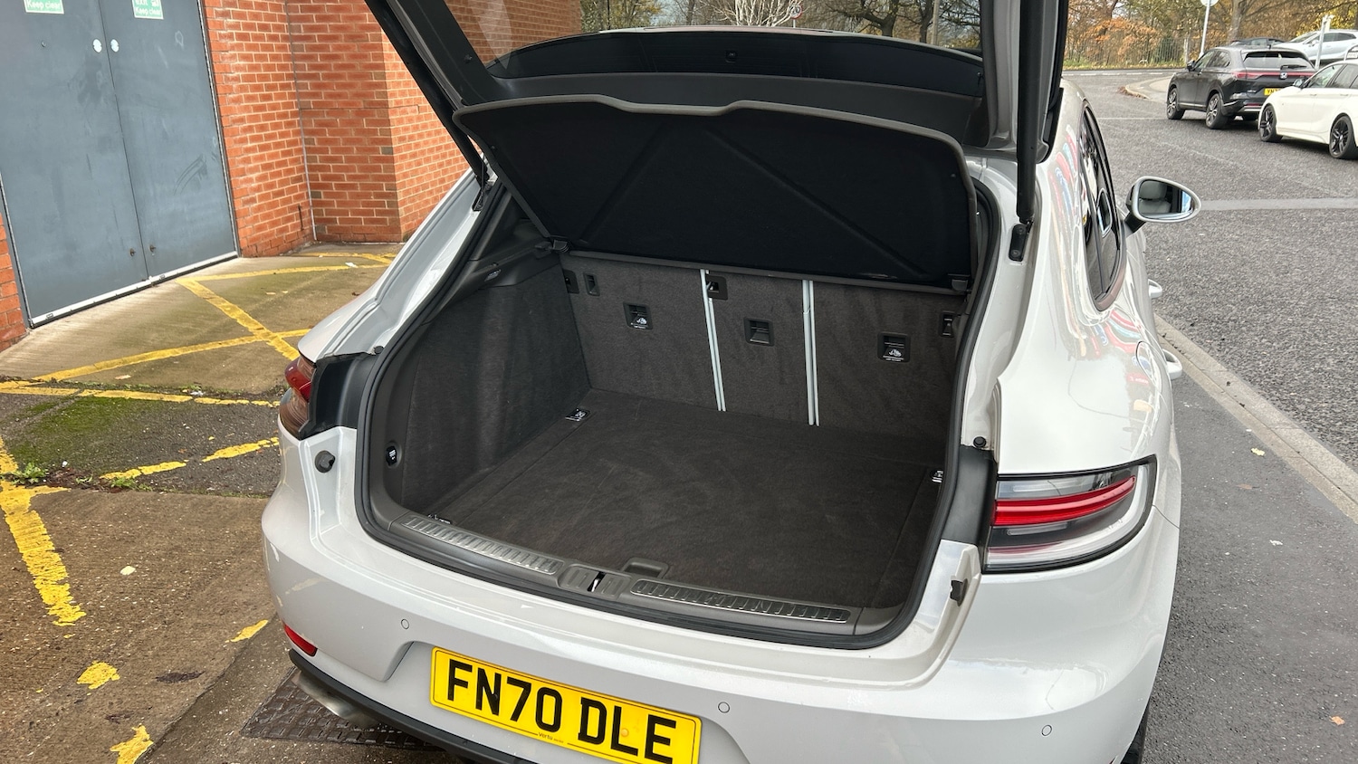 Used Porsche Macan 2020 for sale - 76891950: Photo 44