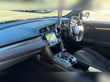 Used Honda Civic 2019 for sale - 76016879: Photo 2