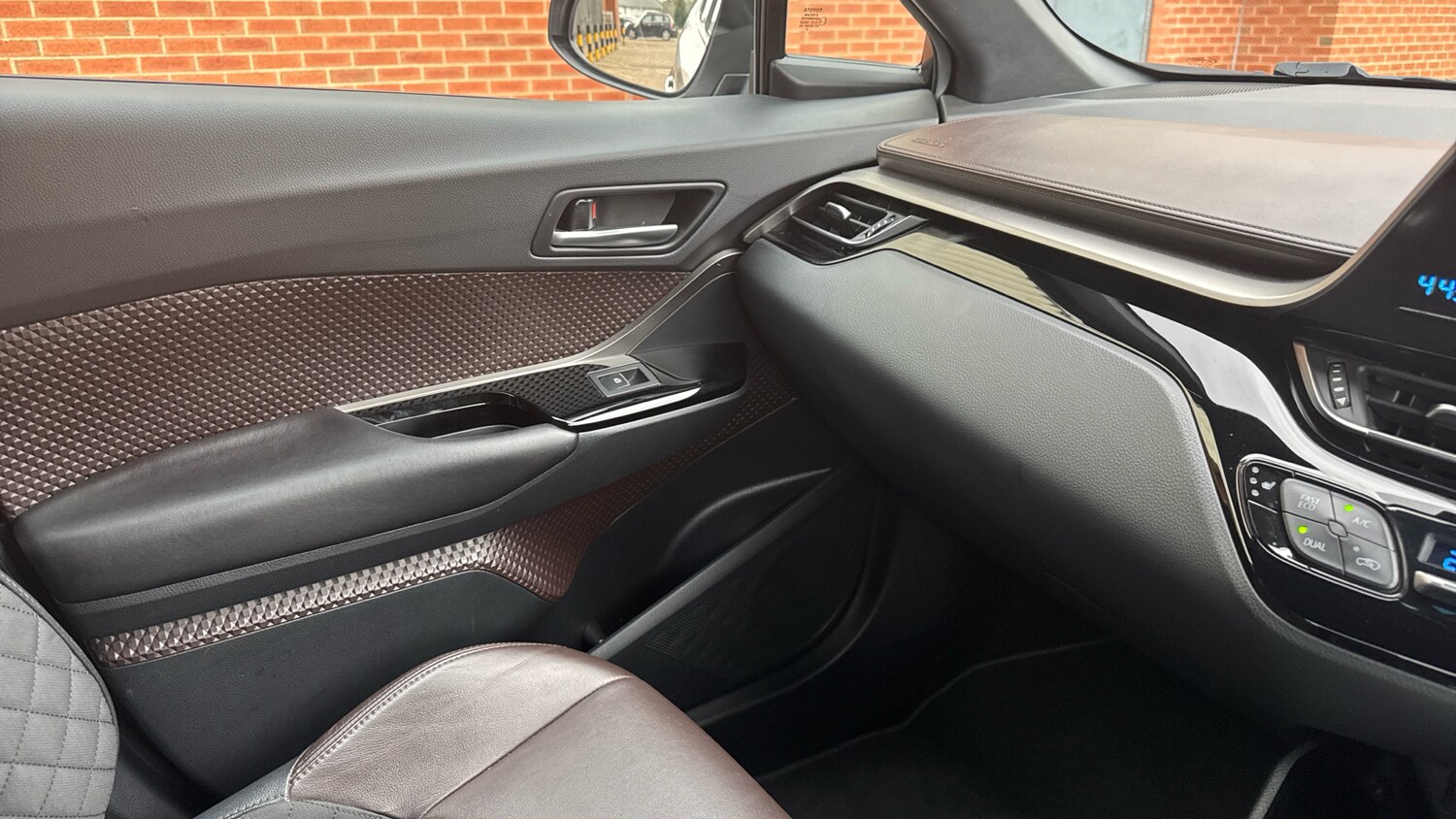 Used Toyota C-HR 2018 for sale - 78155247: Photo 35