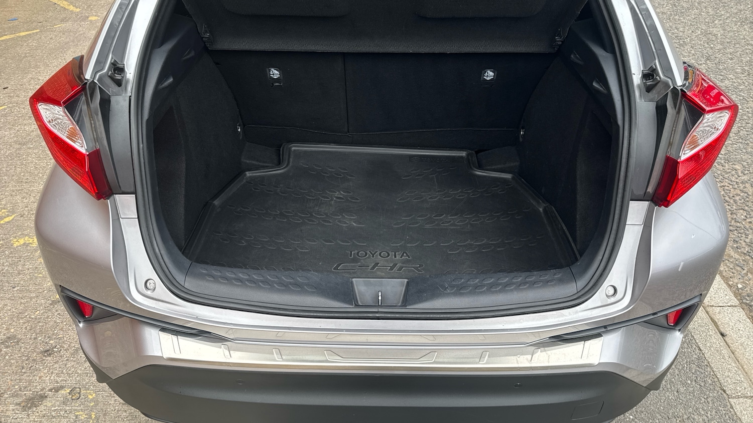 Used Toyota C-HR 2018 for sale - 78155247: Photo 4