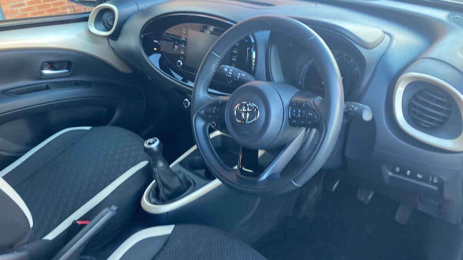 Used Toyota Aygo X 2022 for sale - 77137512: Photo 11