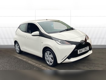 2017 (17) - 1.0 VVT-i X-Play 5dr Petrol Hatchback