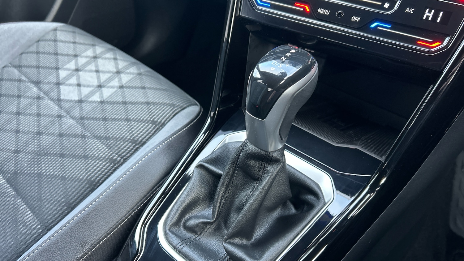 Used Volkswagen T-Roc 2025 for sale - 76863720: Photo 13