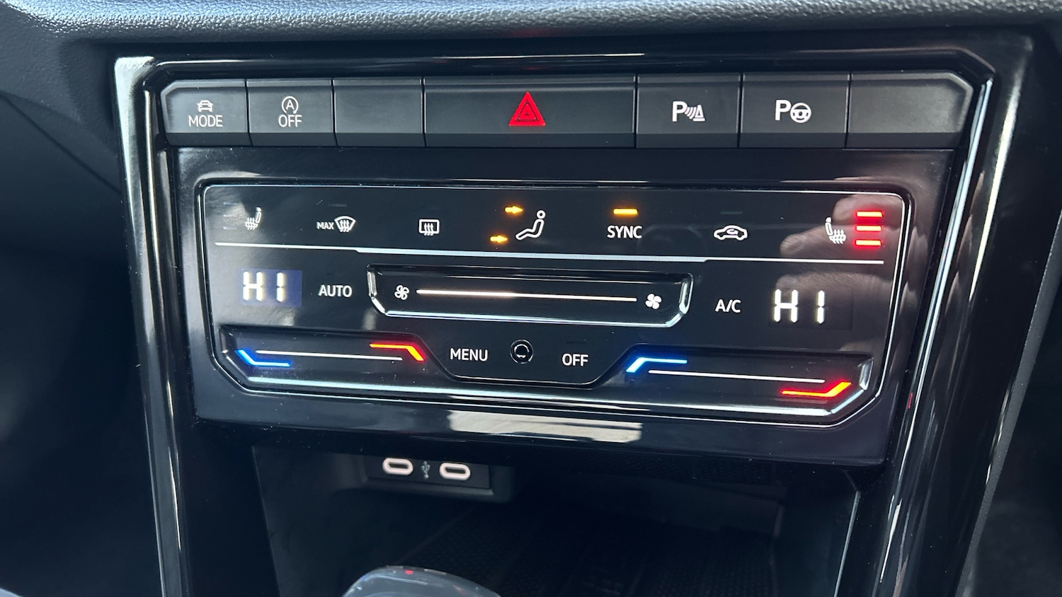 Used Volkswagen T-Roc 2025 for sale - 76863720: Photo 25