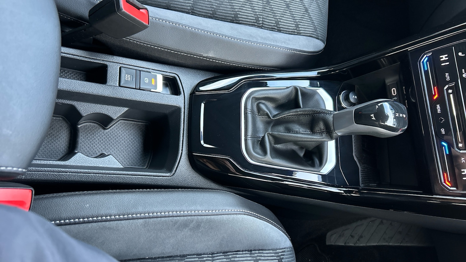 Used Volkswagen T-Roc 2025 for sale - 76863720: Photo 27