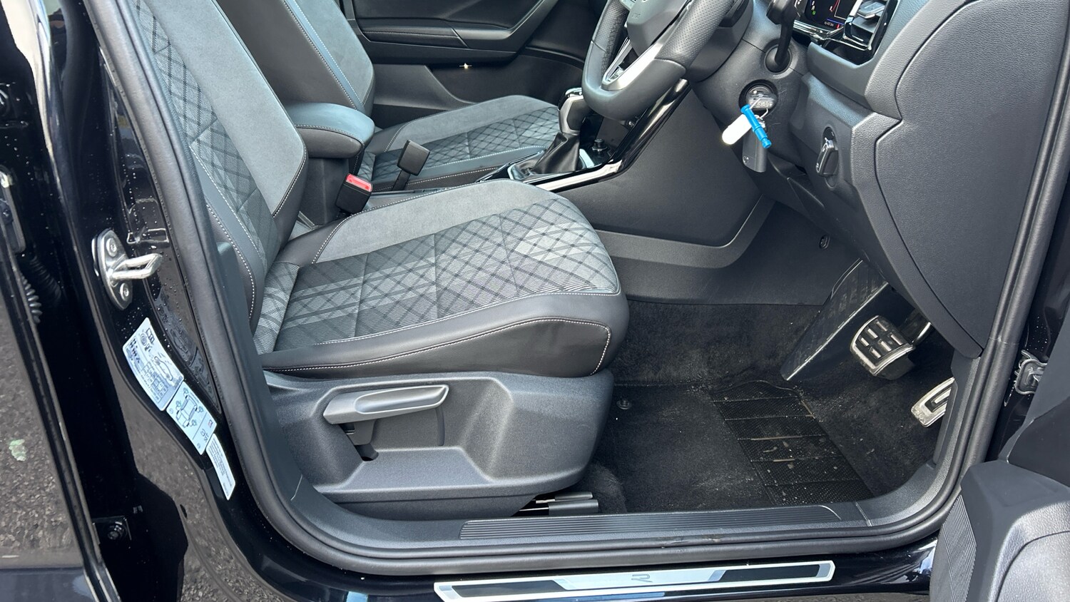 Used Volkswagen T-Roc 2025 for sale - 76863720: Photo 35