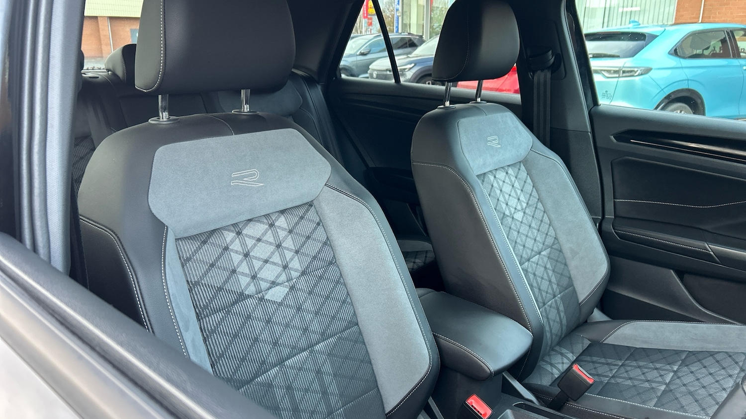 Used Volkswagen T-Roc 2025 for sale - 76863720: Photo 36