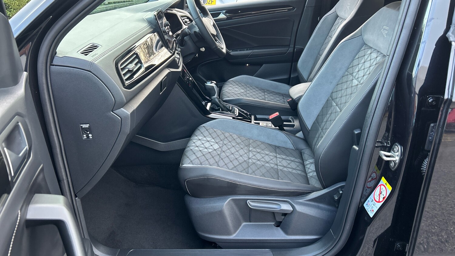 Used Volkswagen T-Roc 2025 for sale - 76863720: Photo 40