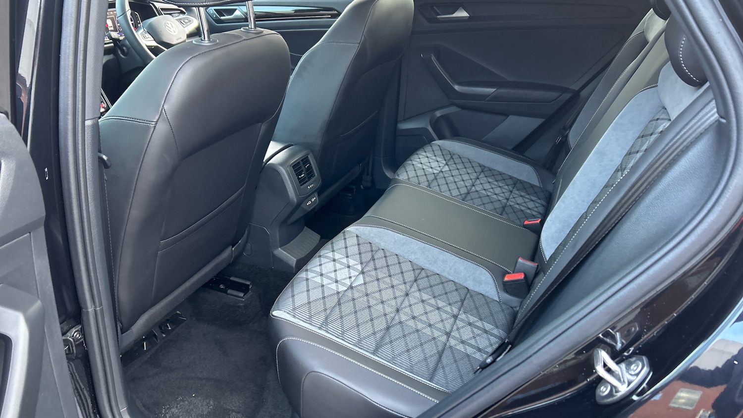 Used Volkswagen T-Roc 2025 for sale - 76863720: Photo 42