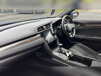 Used Honda Civic 2019 for sale - 76181277: Photo 2
