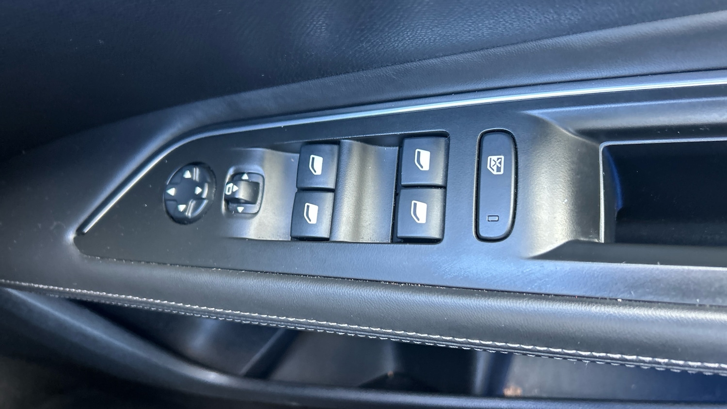 Used Peugeot 3008 2017 for sale - 77883874: Photo 31