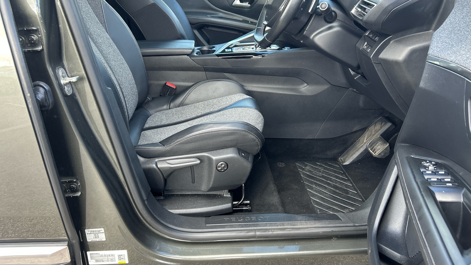 Used Peugeot 3008 2017 for sale - 77883874: Photo 33