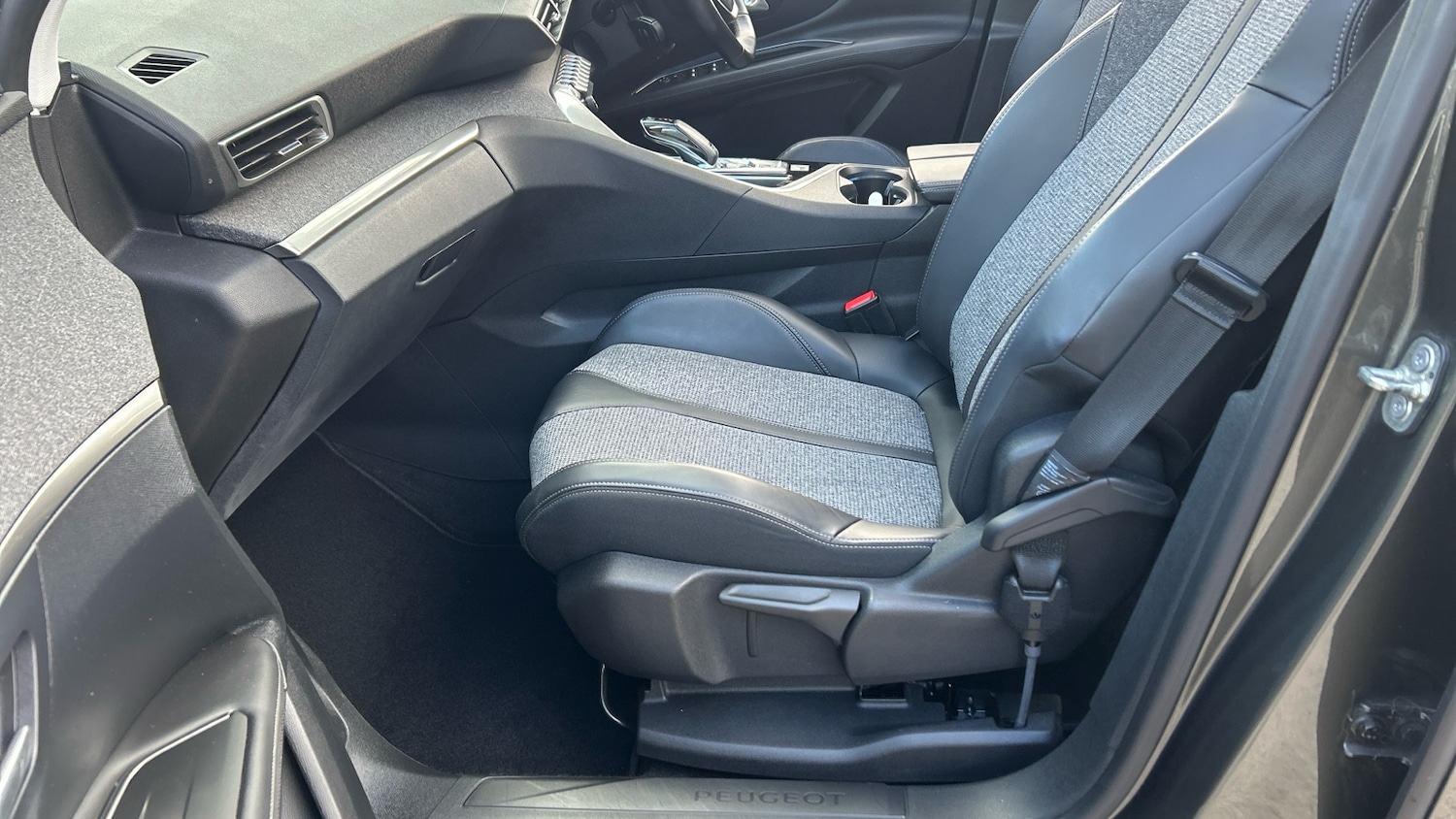 Used Peugeot 3008 2017 for sale - 77883874: Photo 39