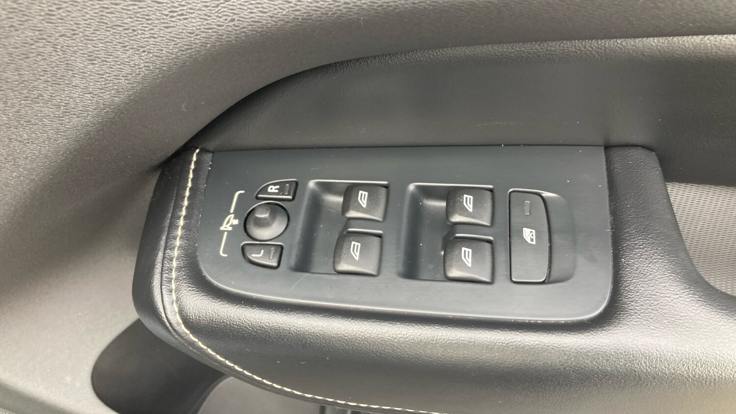 Used Volvo XC60 2018 for sale - 77528473: Photo 25