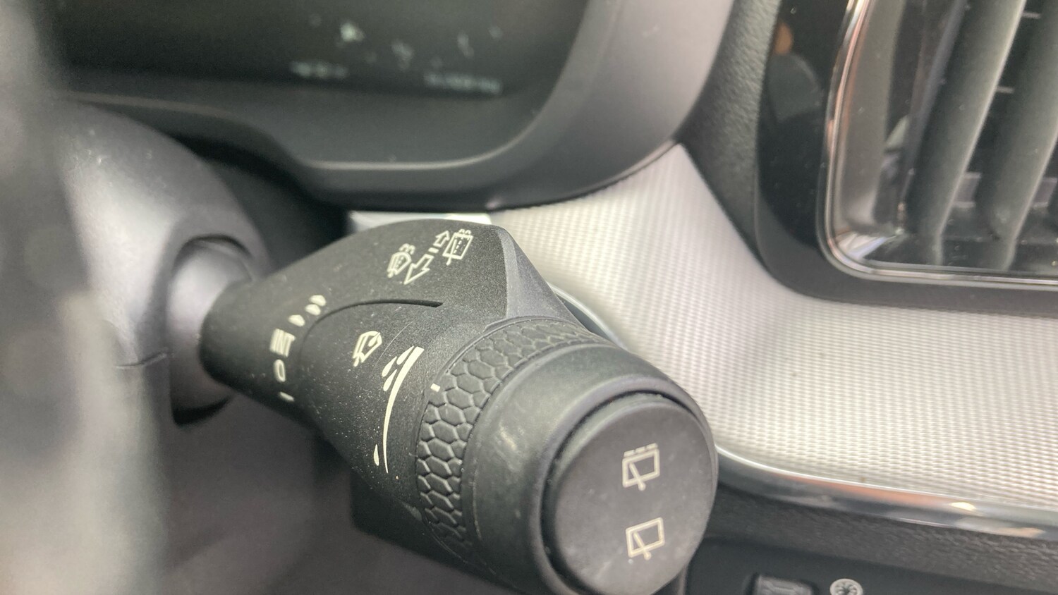 Used Volvo XC60 2018 for sale - 77528473: Photo 32