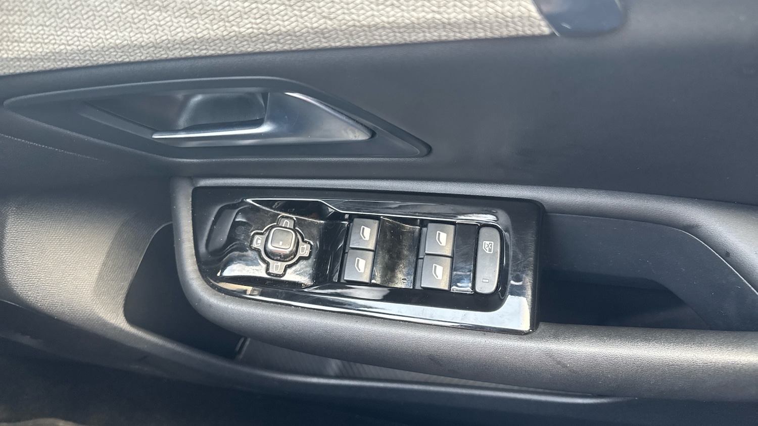 Used Citroen C5 X 2023 for sale - 76638567: Photo 25