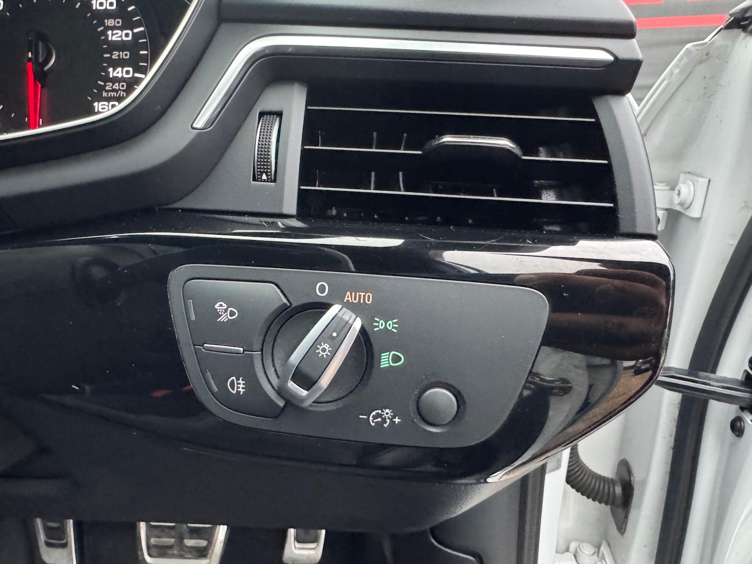 Used Audi A4 Avant 2019 for sale - 76336953: Photo 19