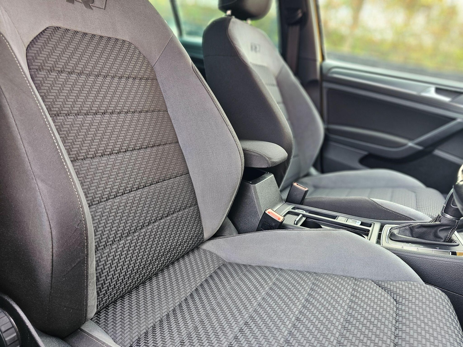 Used Volkswagen Golf 2018 for sale - 76572544: Photo 28