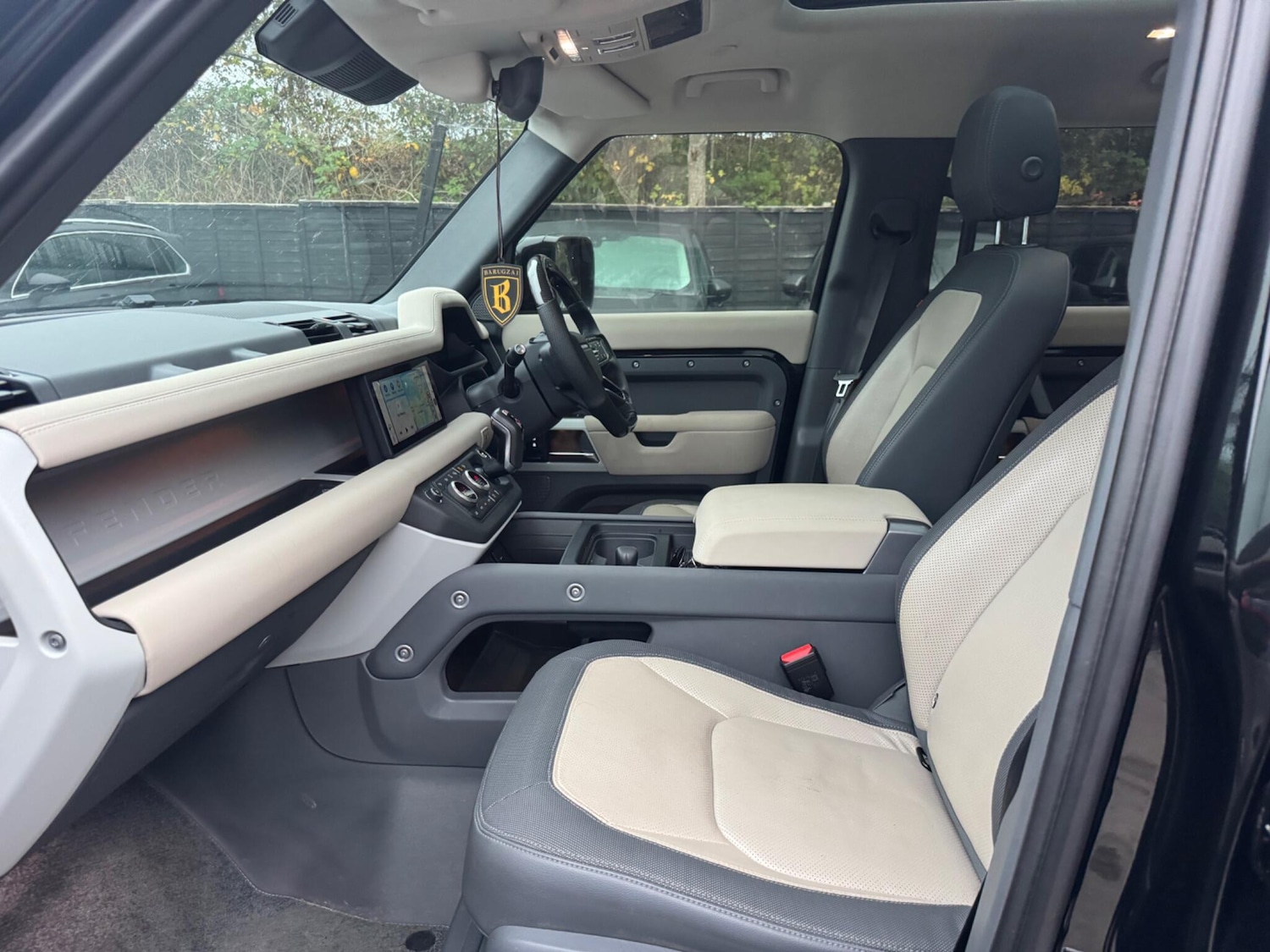 Used Land Rover Defender 2022 for sale - 76200544: Photo 19