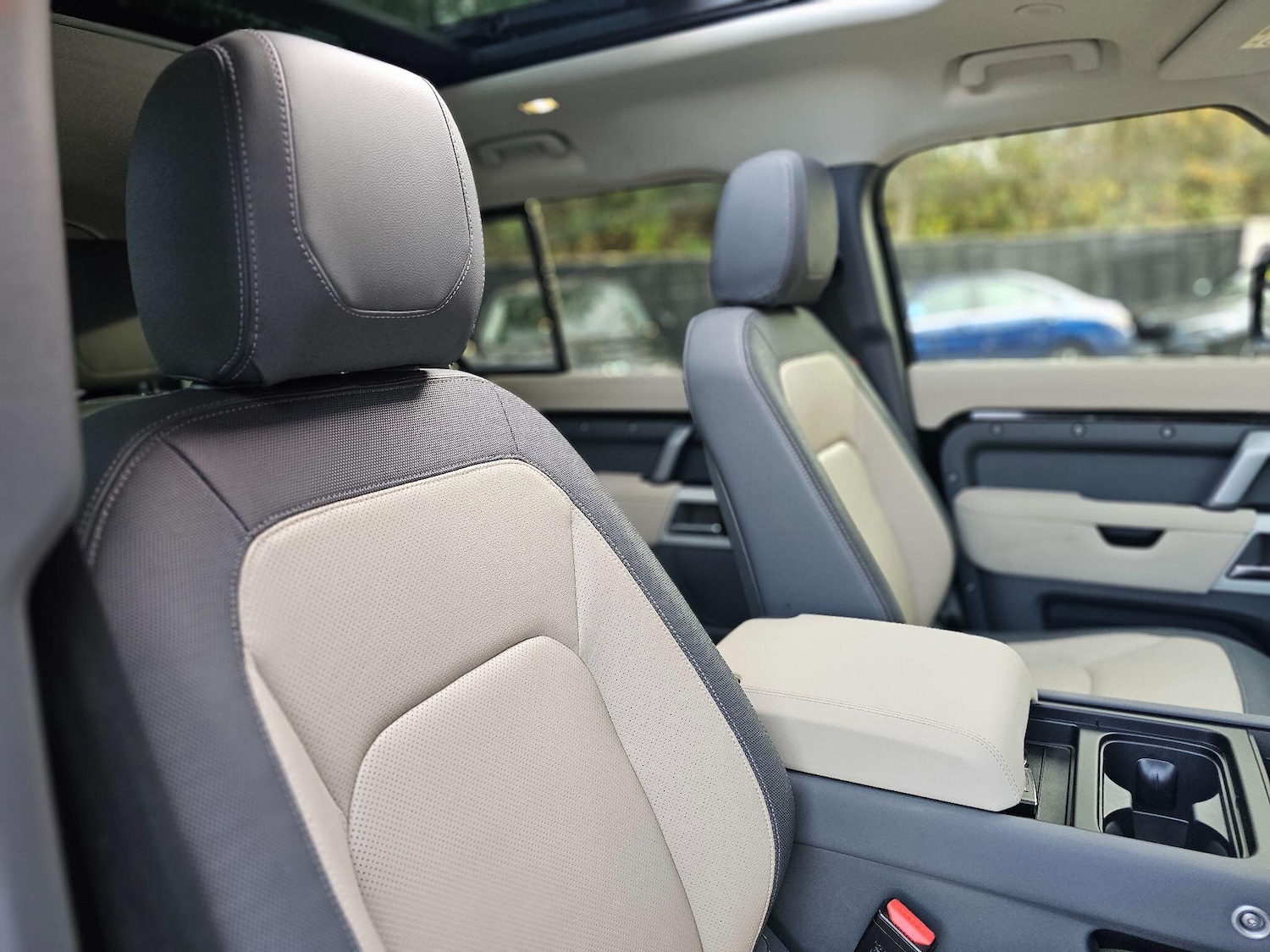 Used Land Rover Defender 2022 for sale - 76440731: Photo 15