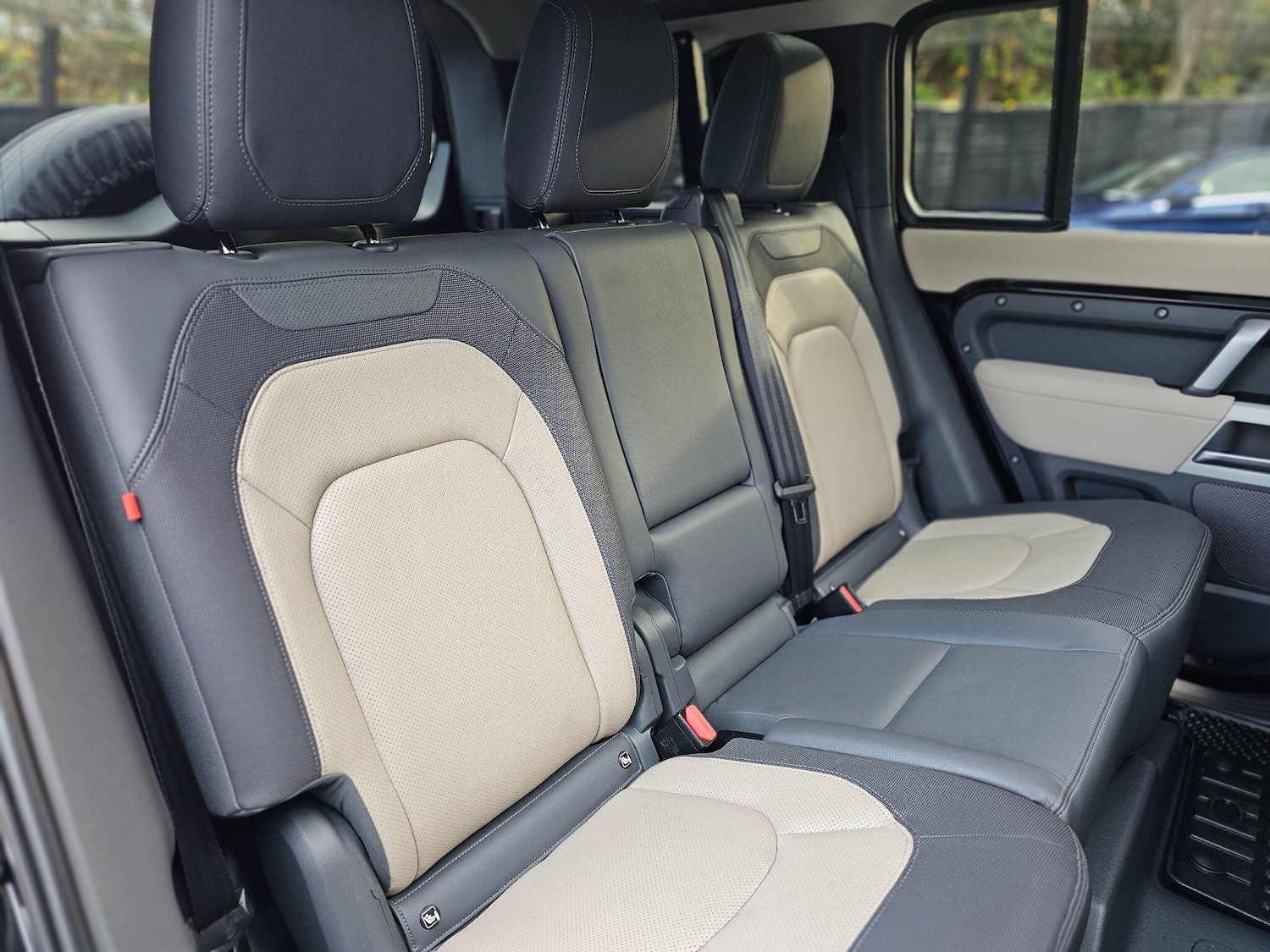 Used Land Rover Defender 2022 for sale - 76440731: Photo 21