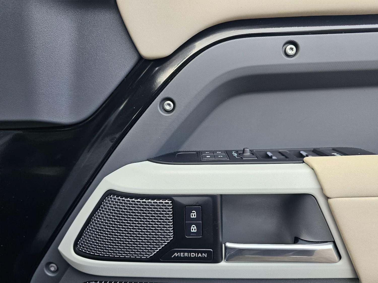 Used Land Rover Defender 2022 for sale - 76440731: Photo 22