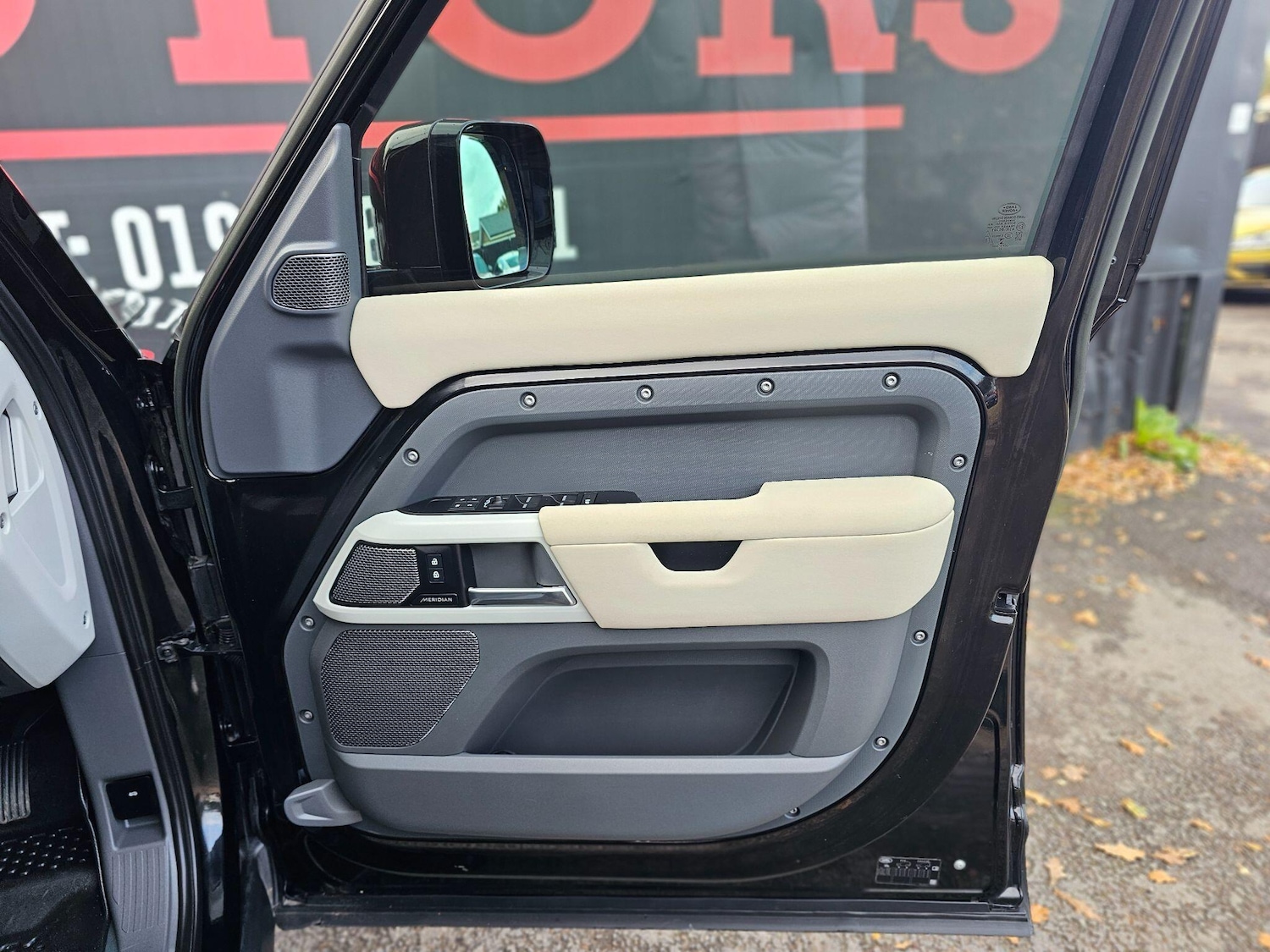 Used Land Rover Defender 2022 for sale - 76440731: Photo 46