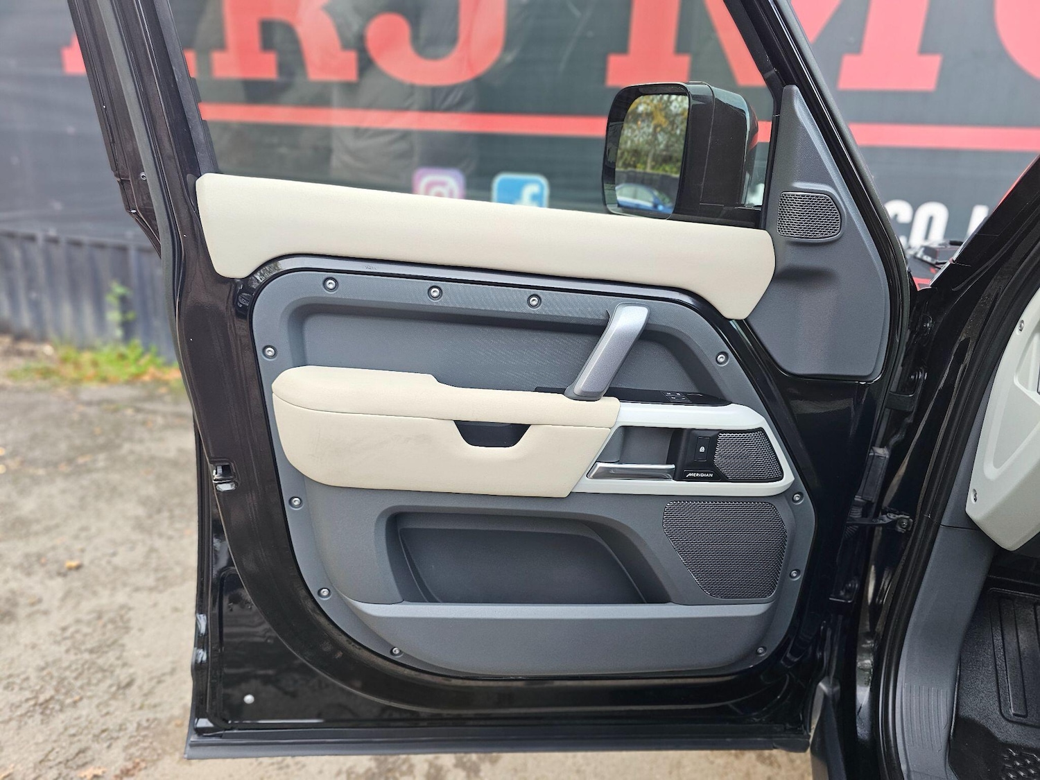 Used Land Rover Defender 2022 for sale - 76440731: Photo 54