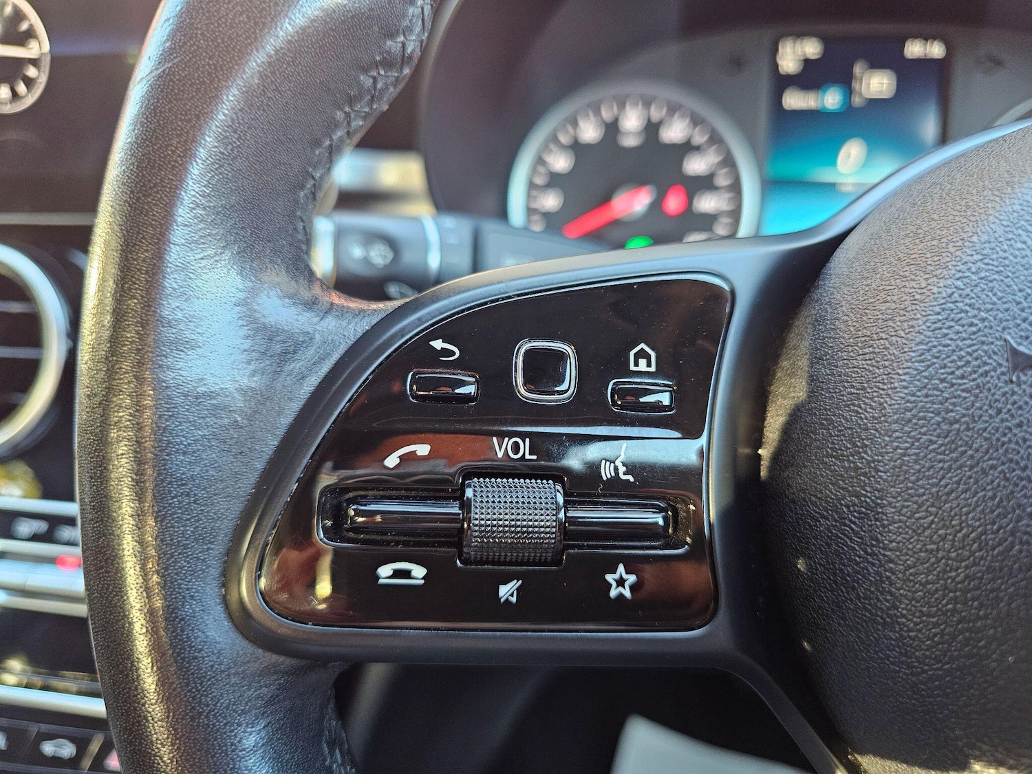 Used Mercedes-Benz C Class 2019 for sale - 76398873: Photo 48